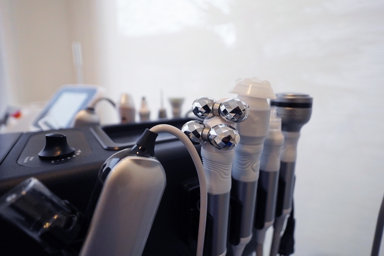 Cabezales de radiofrecuencia y ultrasonido focalizado de Corpo Hera en Método Hebe Los Ángeles